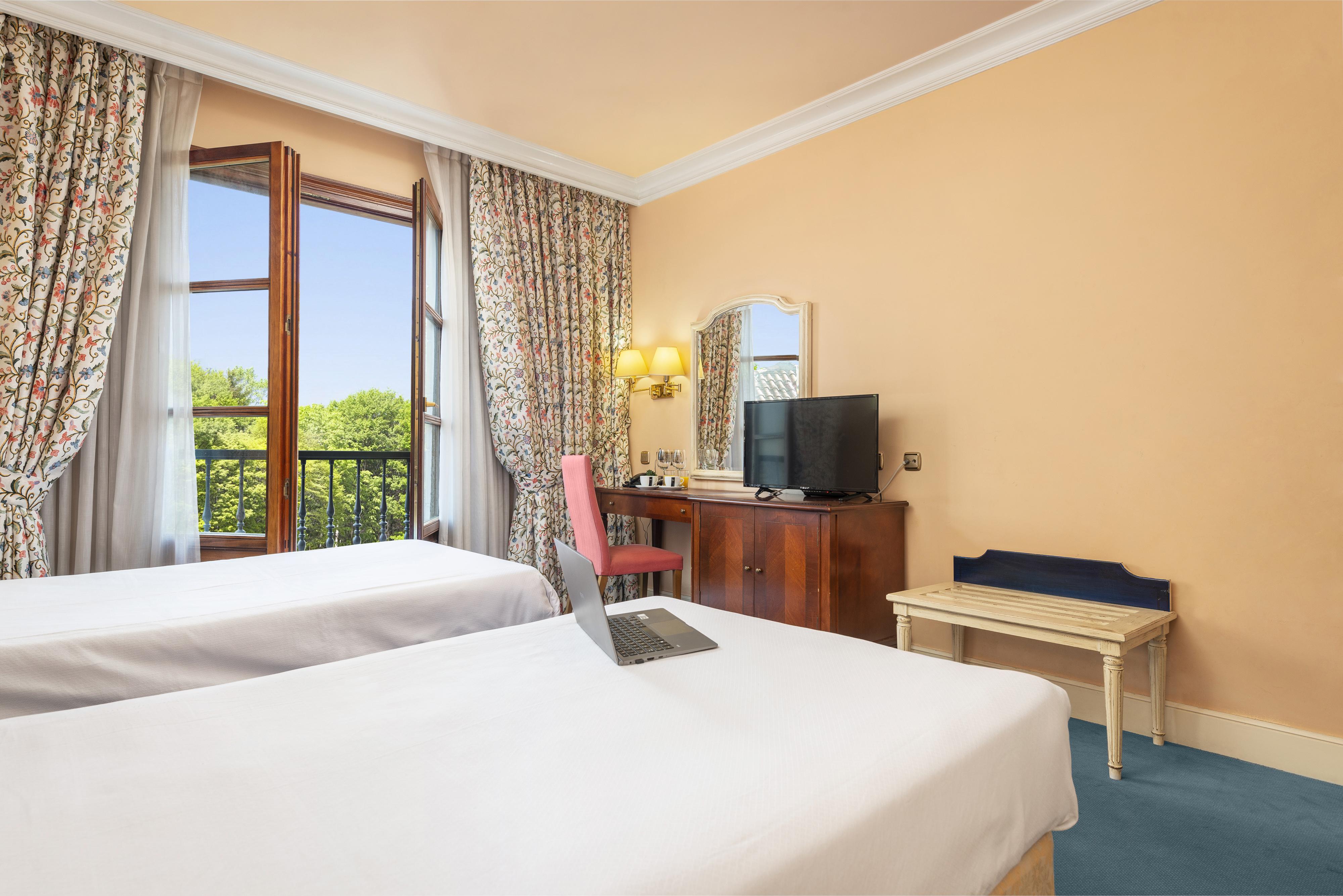 Tryp Bilbao Sondika Hotel Екстериор снимка