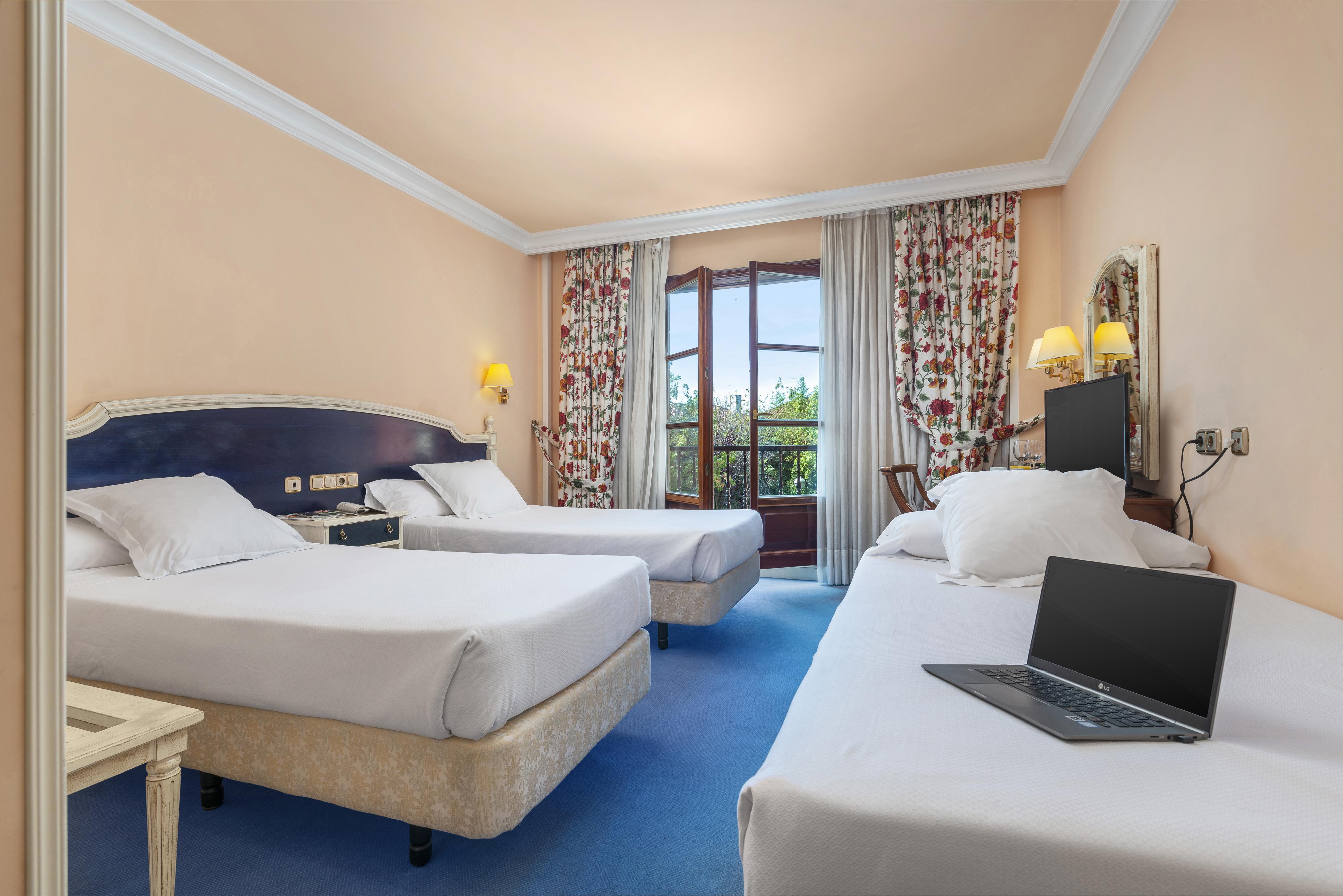 Tryp Bilbao Sondika Hotel Екстериор снимка