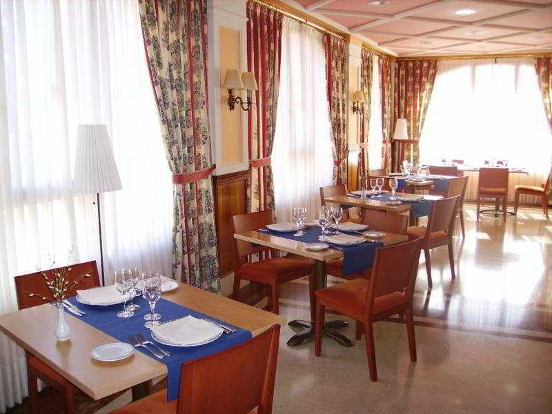 Tryp Bilbao Sondika Hotel Ресторант снимка