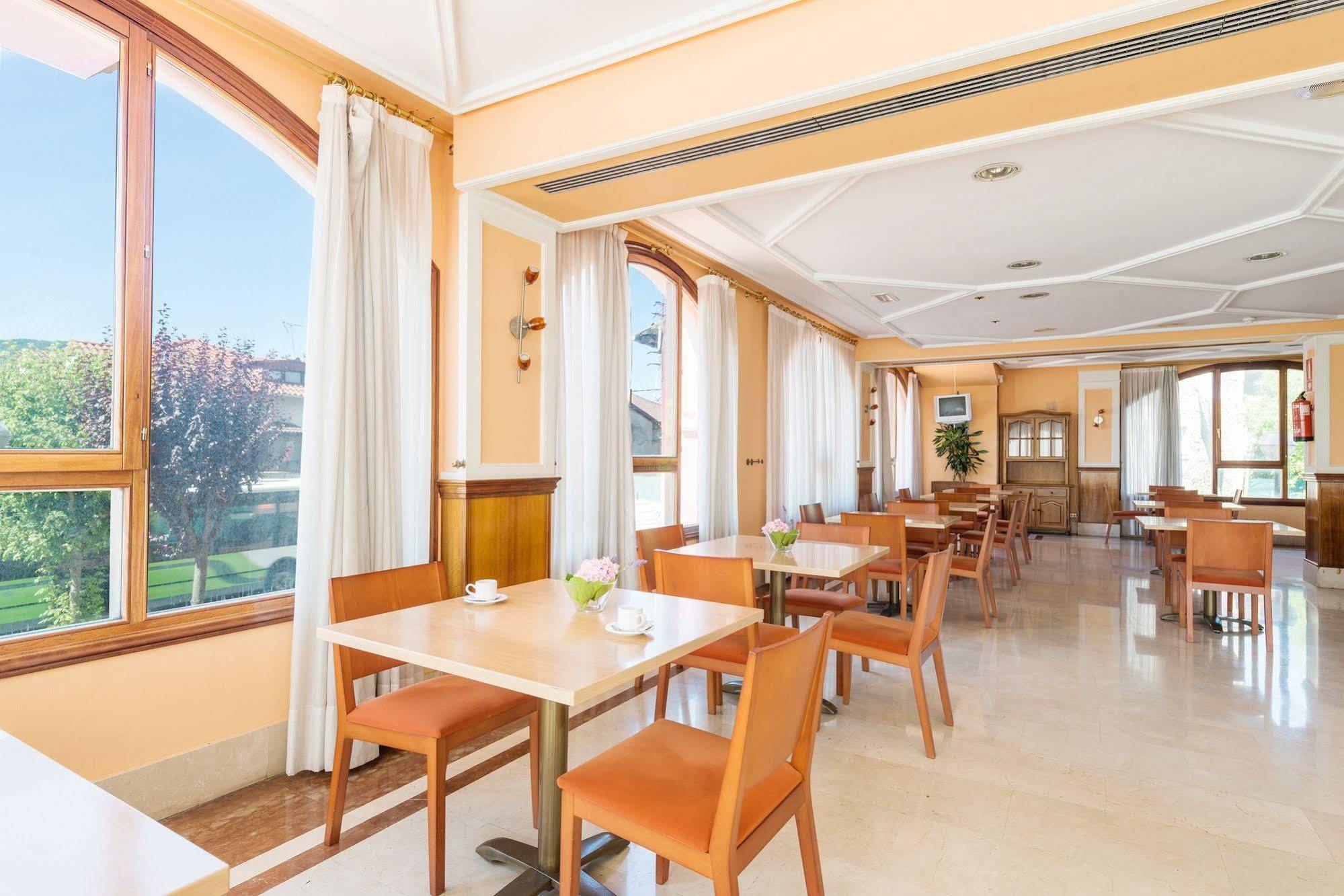 Tryp Bilbao Sondika Hotel Екстериор снимка