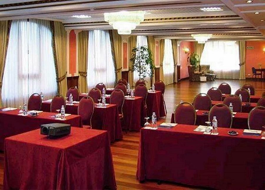 Tryp Bilbao Sondika Hotel Екстериор снимка