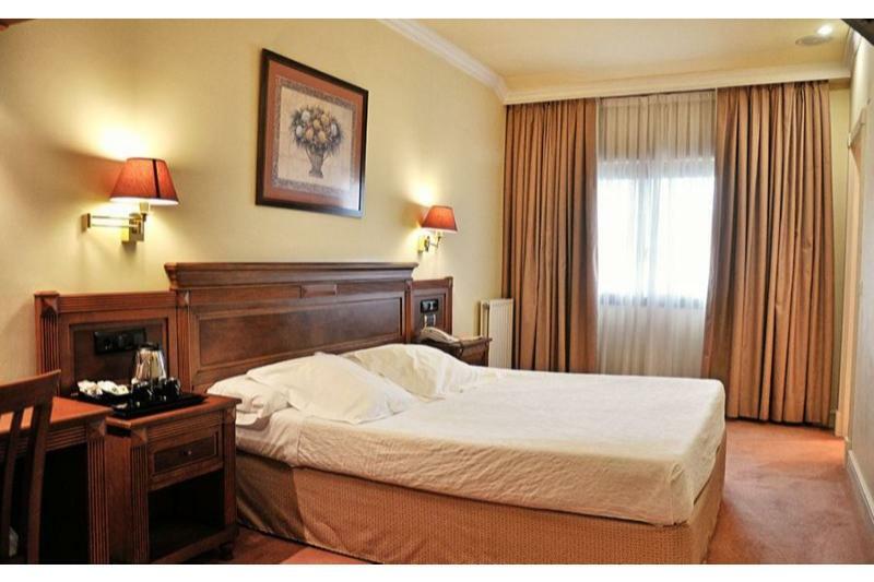 Tryp Bilbao Sondika Hotel Екстериор снимка